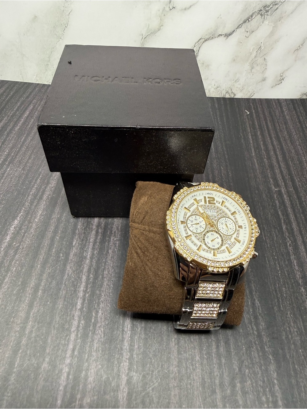 GUESS Watch Men White Embellished Dial & Stainless Steel U0291G4M